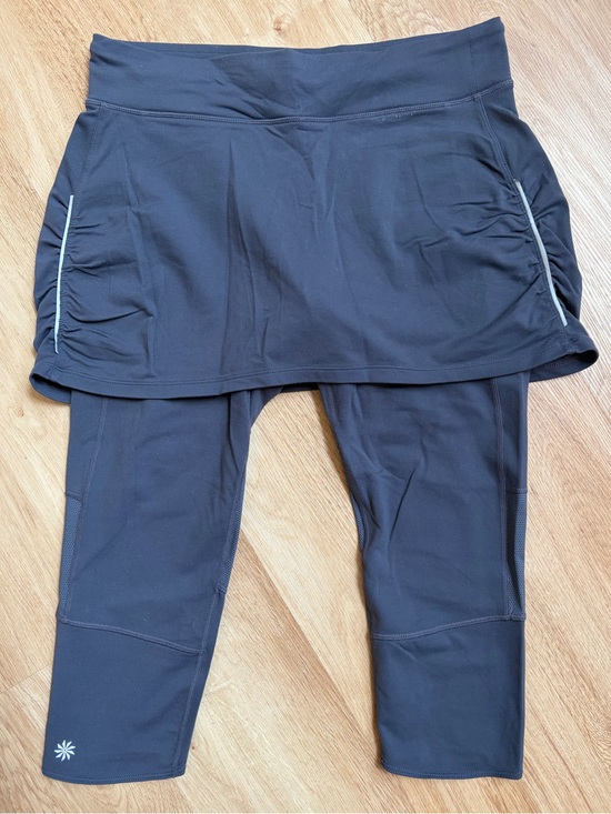 Athleta Pants - ATHLETA gray 2 In 1 Contender Skirt Capri Leggings Reflective Running Large